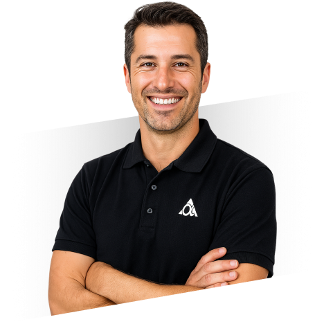 Funcionário utilizando a camisa da Alfatec